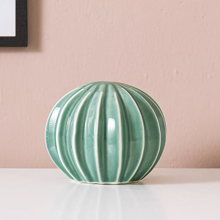 Cactus en céramique. Décoration intérieure élégante. Trois ornements modernes rayés et texturés pour la maison.