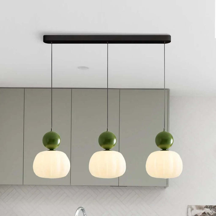 Suspension plafond crème Art Déco, élégante touche de design intérieur.