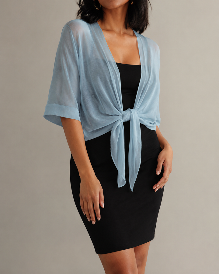 Élégant chemisier femme à devant ouvert. Chemise légère et fluide, idéale pour un style décontracté chic.