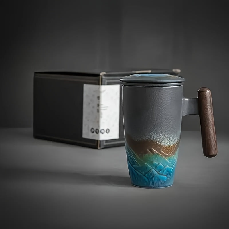 Tasse à thé en céramique avec filtre, un design élégant et une poignée ergonomique pour un confort optimal.