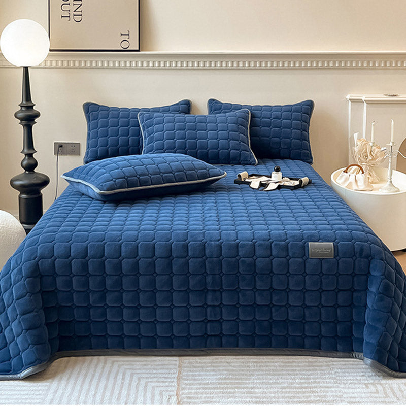 Couverture douce, texturée carrée, design moderne, apporte luxe et confort à votre chambre.