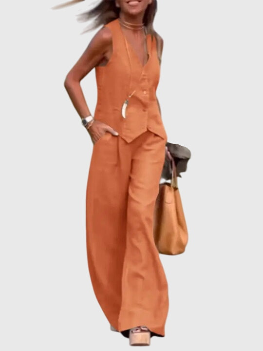Ensemble femme chic et fluide kaki, gilet et pantalon large. Tenue élégante polyvalente pour la mode féminine.