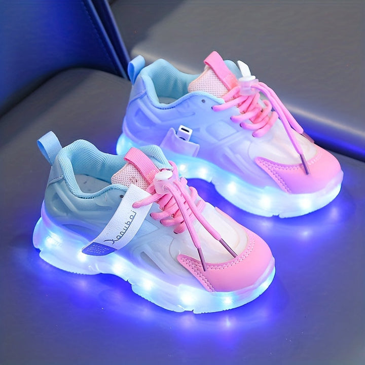 Chaussures de sport lumineuses pour enfants, confort et sécurité nocturne.