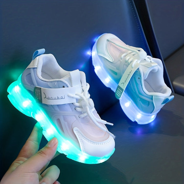 Chaussures lumineuses enfant avec semelles LED, confort optimal pour le quotidien.