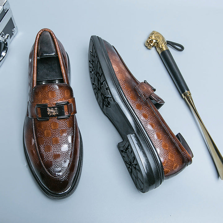 Chaussures classiques pour hommes, noires, parfaites pour le bureau ou la ville, offrant confort et élégance.