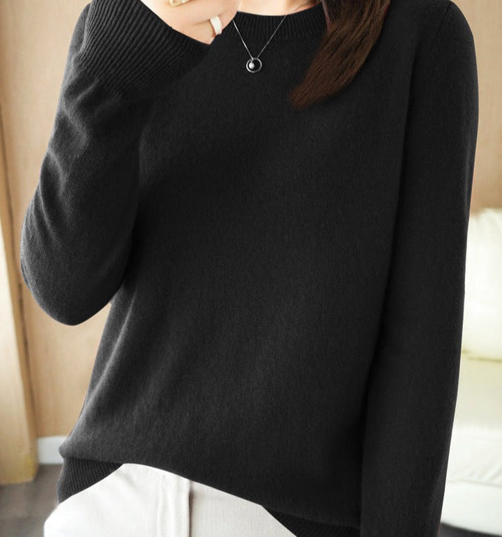 Pull chic femme style moderne, parfait pour une tenue décontractée ou sophistiquée cet hiver.