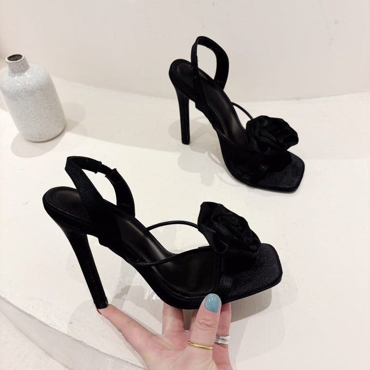 Sandales à talons florales pour femmes, design chic et confortable, idéales pour les fêtes et les événements.