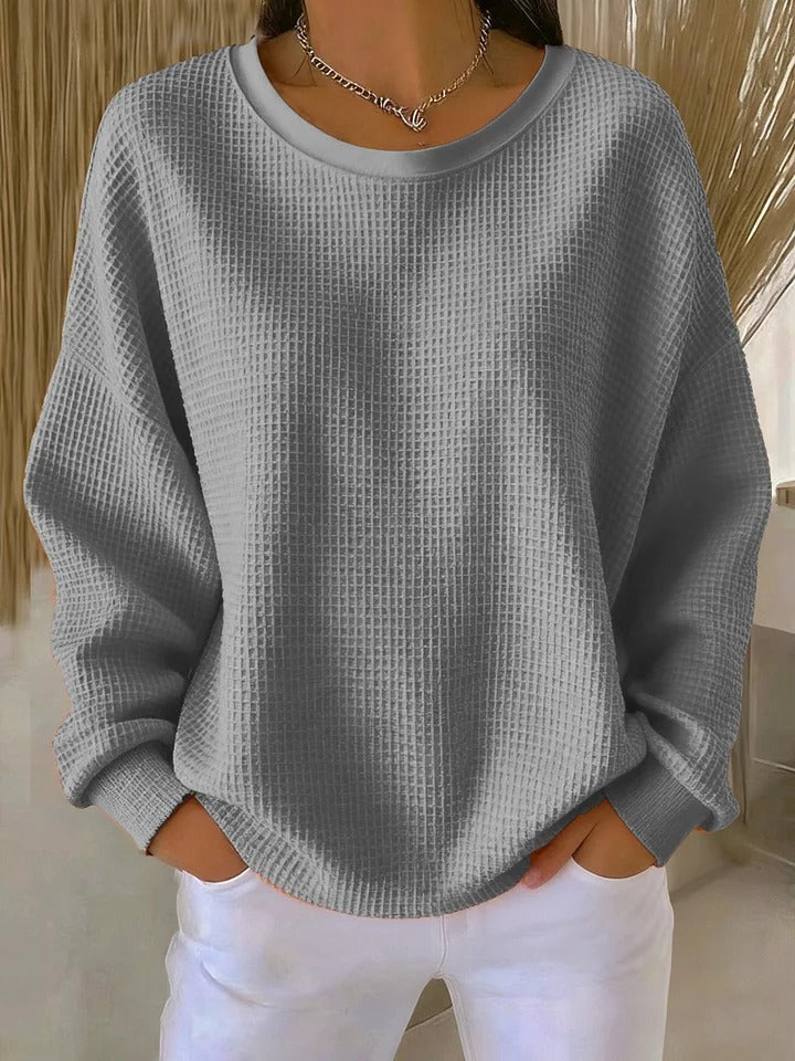 Haut femme polyvalent texturé, idéal avec un jean pour un style décontracté chic et moderne.