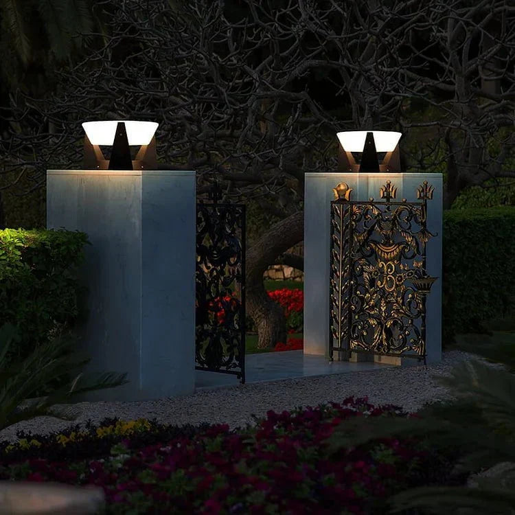 Éclairage extérieur solaire autonome, idéal pour décorer le jardin ou la terrasse.
