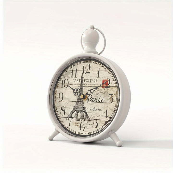Détail de l'horloge Tour Eiffel, silencieuse et moderne, un objet déco chic pour votre intérieur.