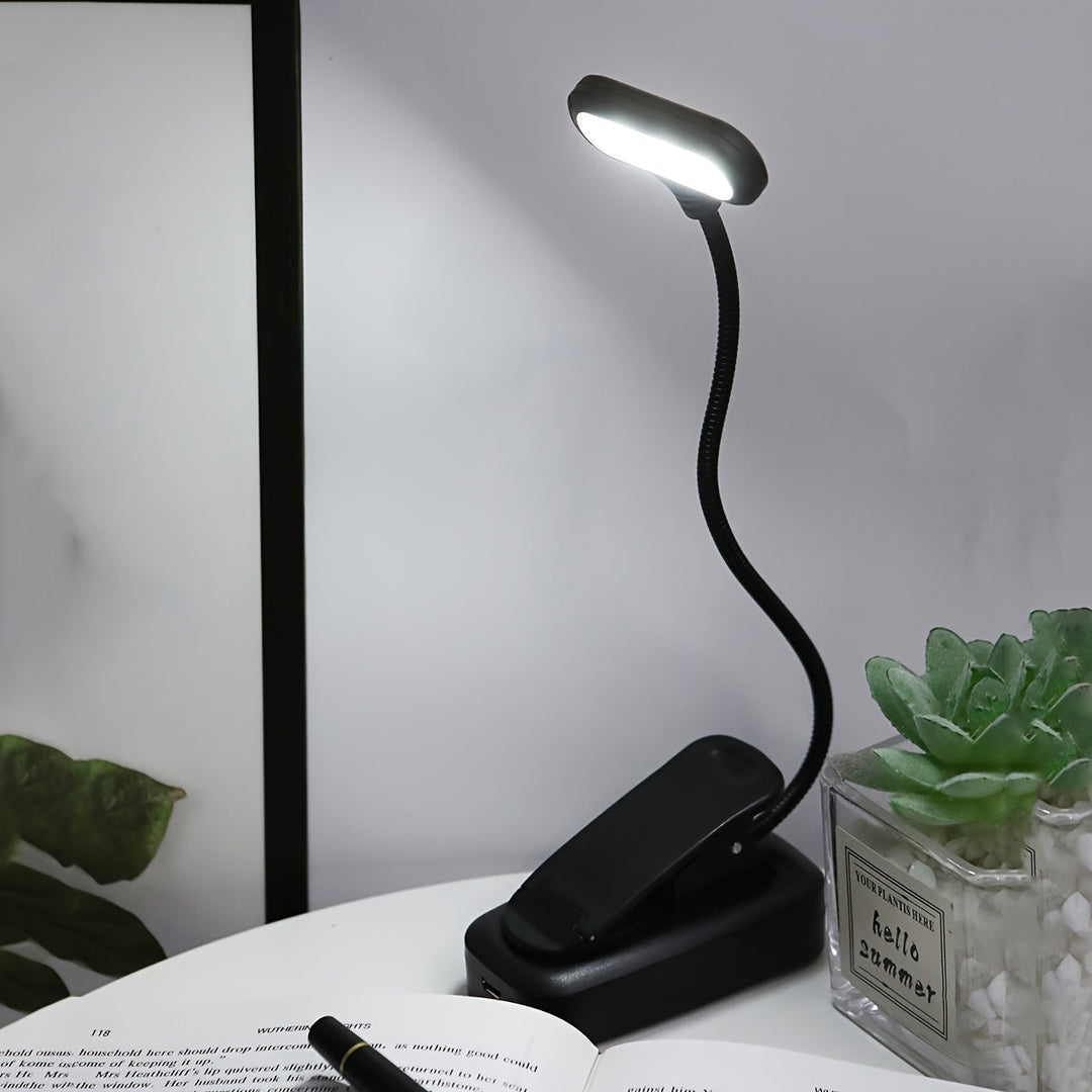 Lampe portable à col flexible et pince universelle, fournit une lumière claire pour la lecture et le travail.