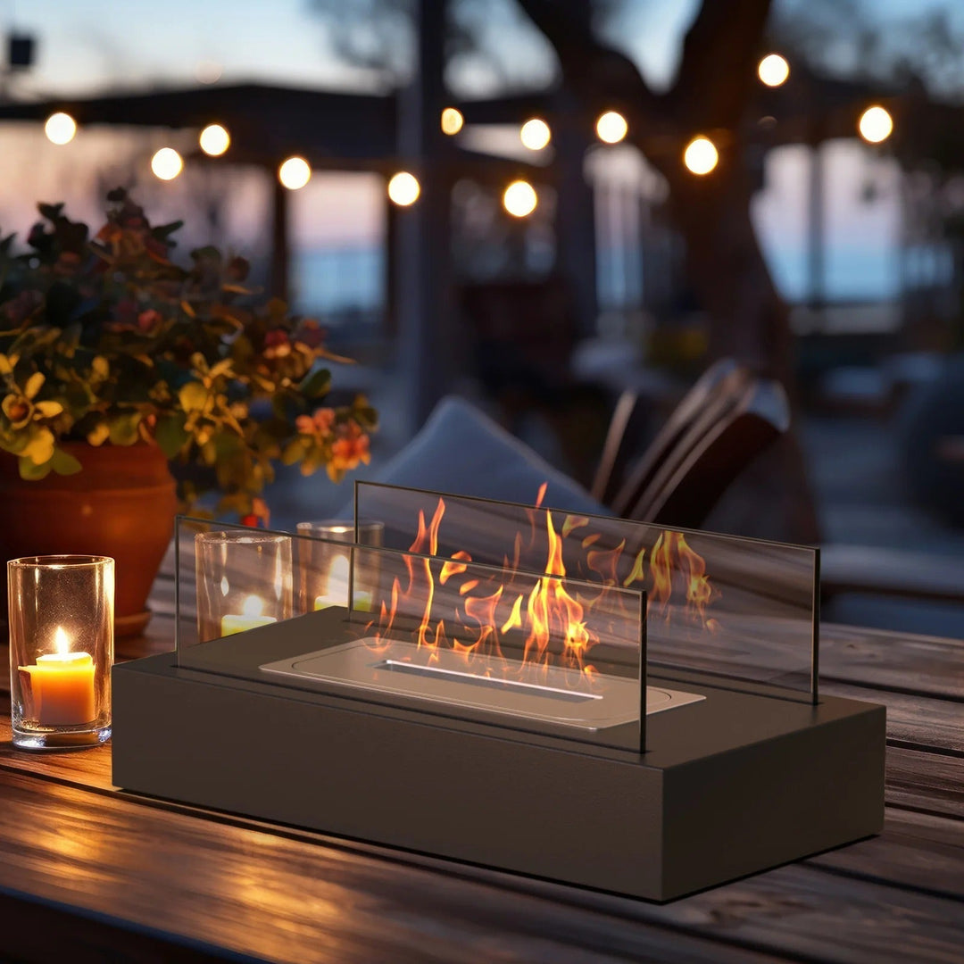 Foyer d'extérieur "Sérénité Flamme Luxe" illuminant une terrasse, apportant chaleur et ambiance chic pour soirées.