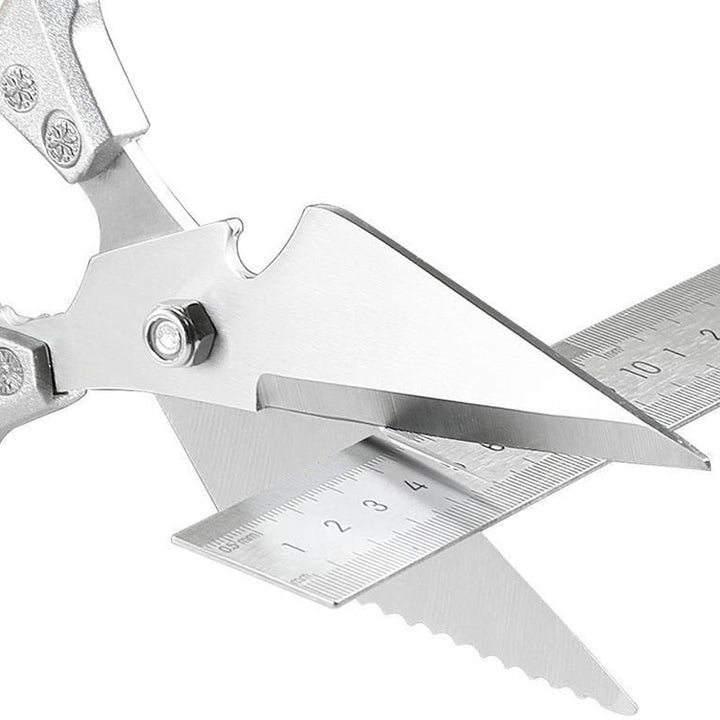 Robuste outil de découpe de cuisine en acier inoxydable, essentiel pour tout cuisinier.