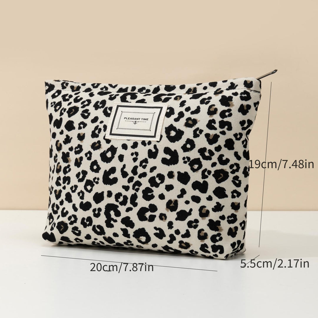 Rangement maquillage léopard femme, pochette compacte pour cosmétiques et accessoires de beauté en voyage.