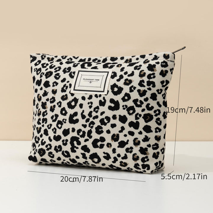 Rangement maquillage léopard femme, pochette compacte pour cosmétiques et accessoires de beauté en voyage.