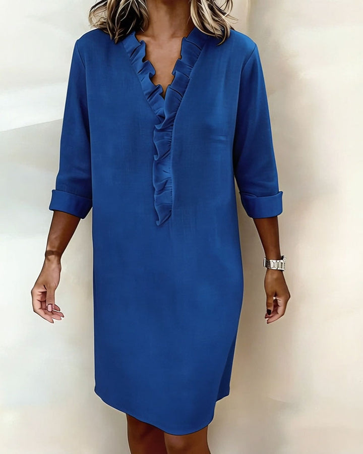 Robe chic femme, col V, volants, coupe droite, parfaite pour les journées d'été décontractées.