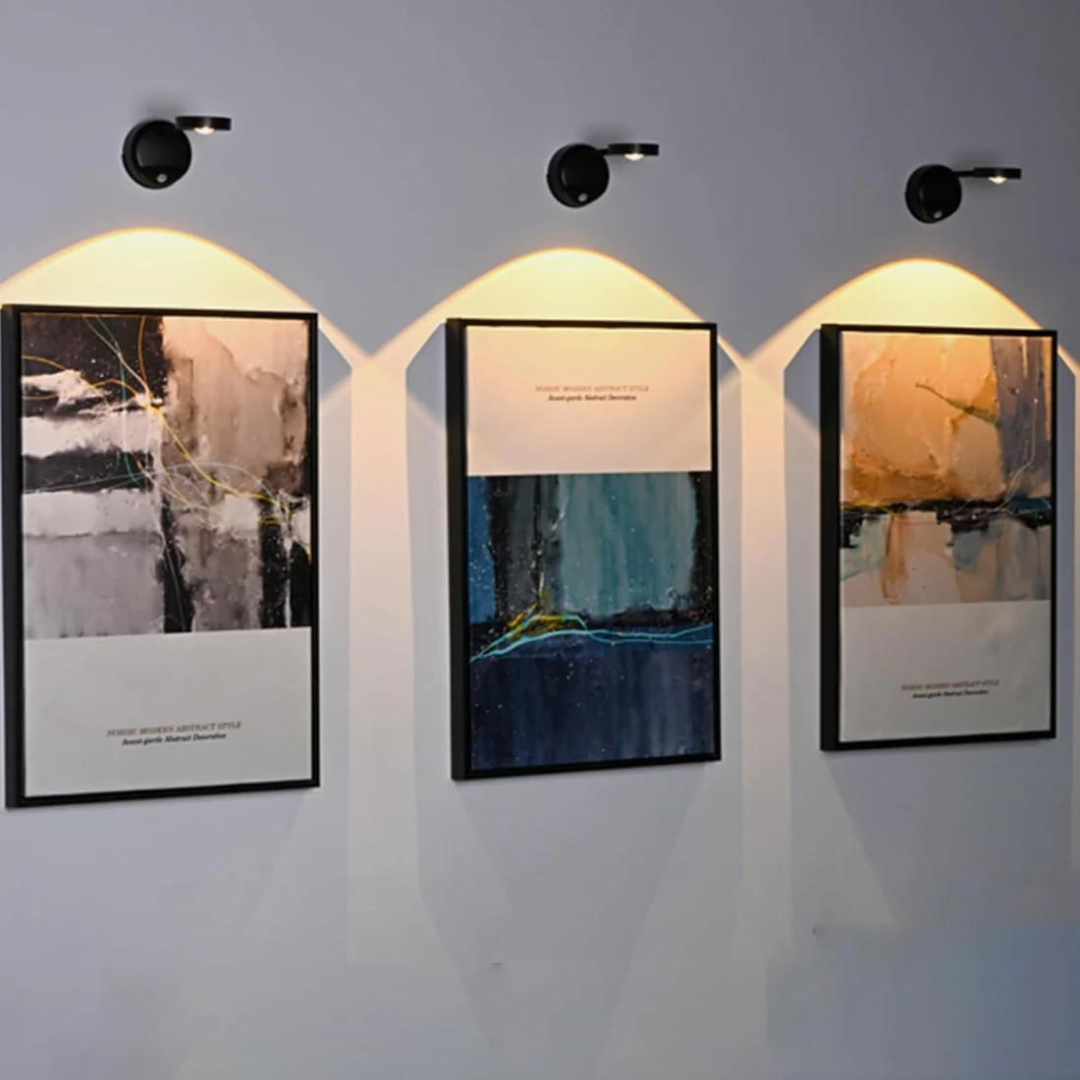Spot LED sans fil intelligent avec capteur de mouvement pour éclairage intérieur moderne de maison.