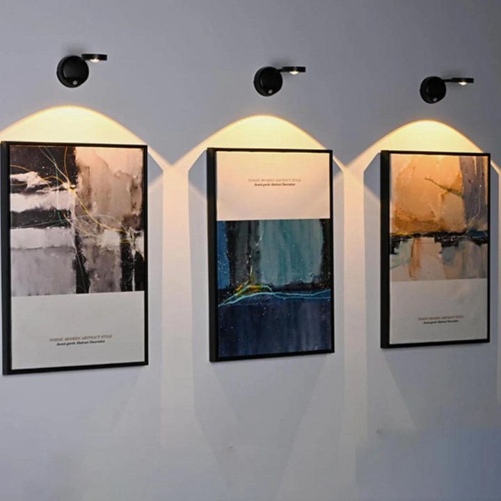 Spot LED sans fil intelligent avec capteur de mouvement pour éclairage intérieur moderne de maison.