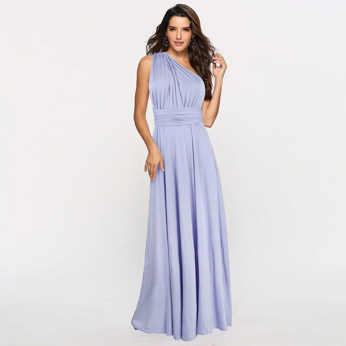 Vêtement femme élégant : robe maxi longue, ajustable, combinant style personnalisé et confort féminin.