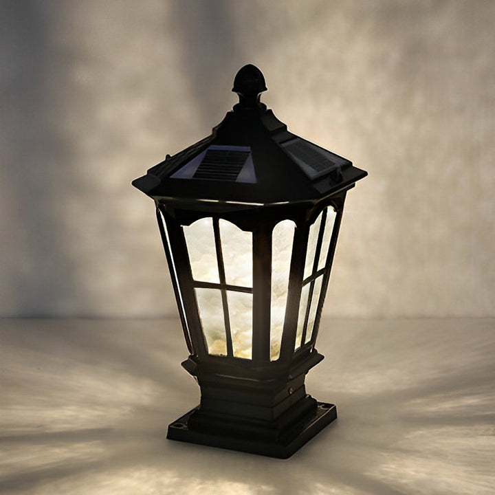 Lampe de jardin aluminium solaire classique, étanche, parfaite pour éclairage extérieur de l'allée.