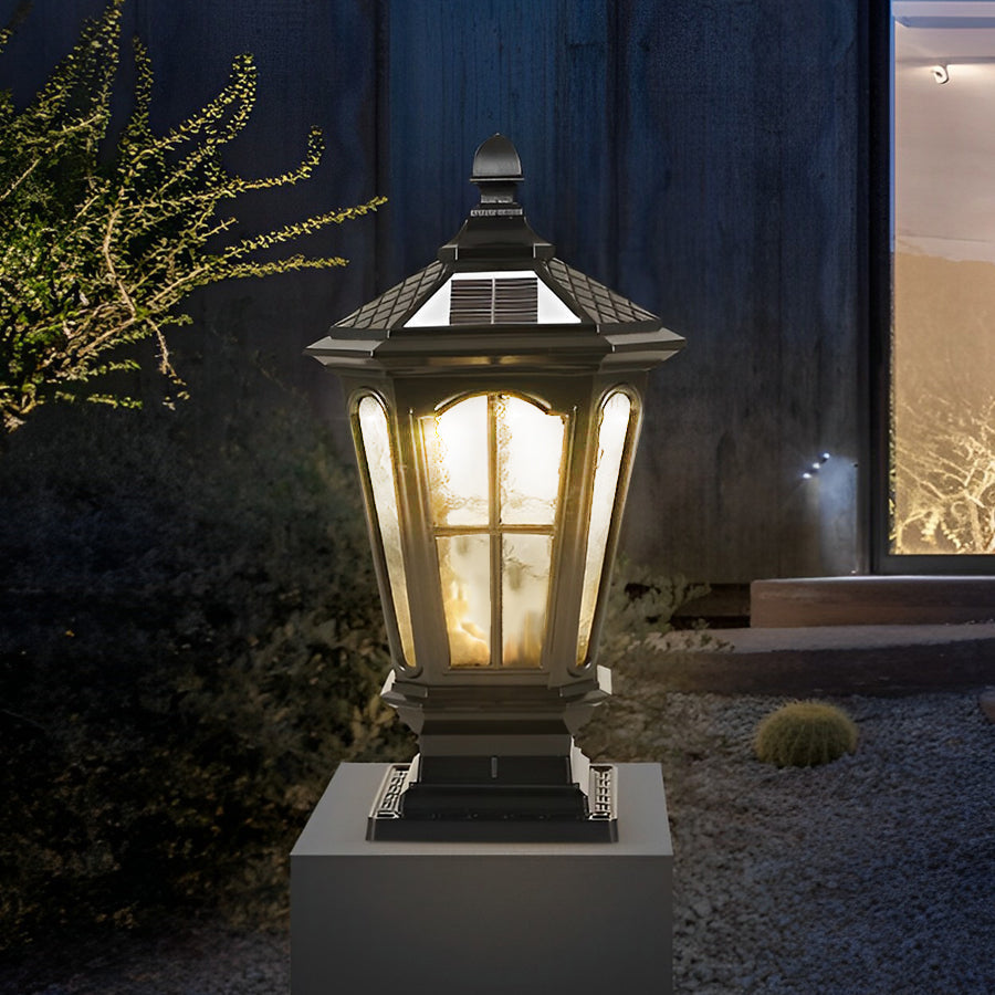 Lampe de jardin classique solaire avec socle aluminium, idéale pour un éclairage extérieur discret.