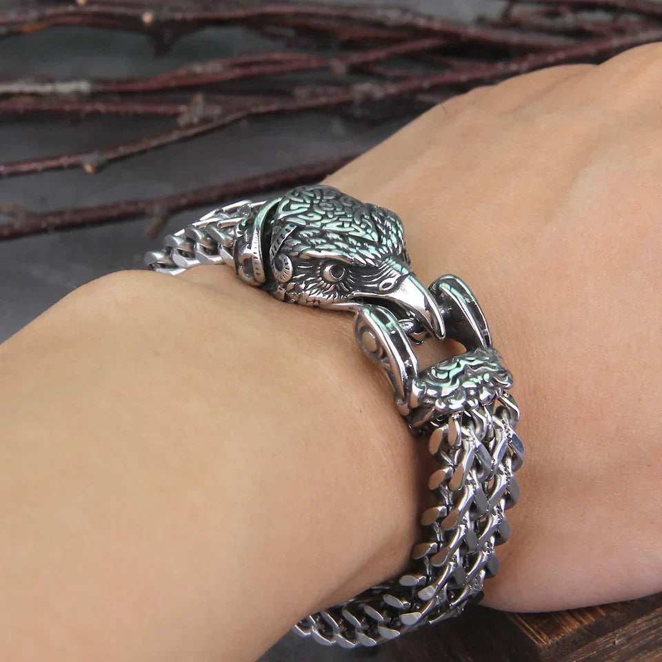 Bracelet homme viking ours en argent massif, représentant la force et l'aventure nordique.