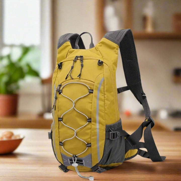 Sac à dos compact 20L, suffisant pour vos essentiels de randonnée ou vélo. Léger, étanche et bien organisé.