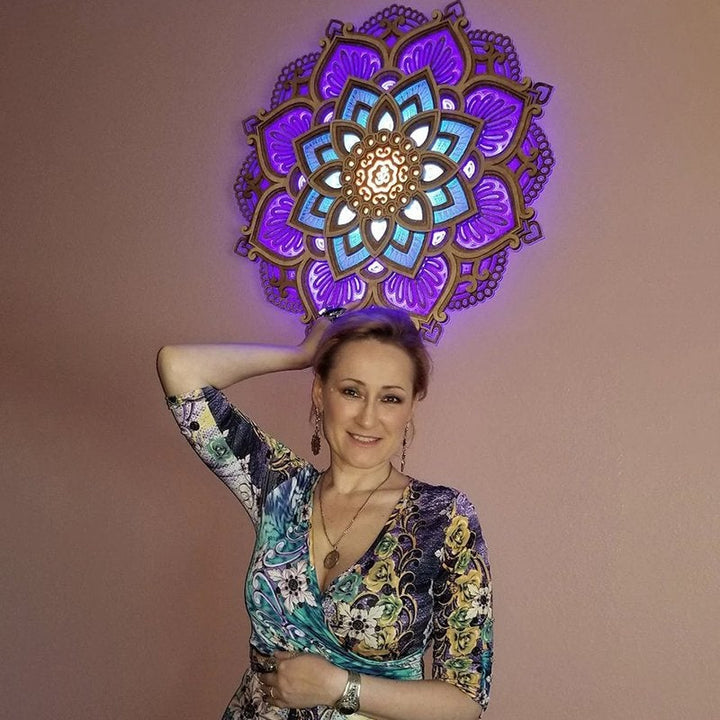 Éclairage mural décoratif YogaGlühen, procure une ambiance sereine et relaxante pour une expérience de yoga unique.
