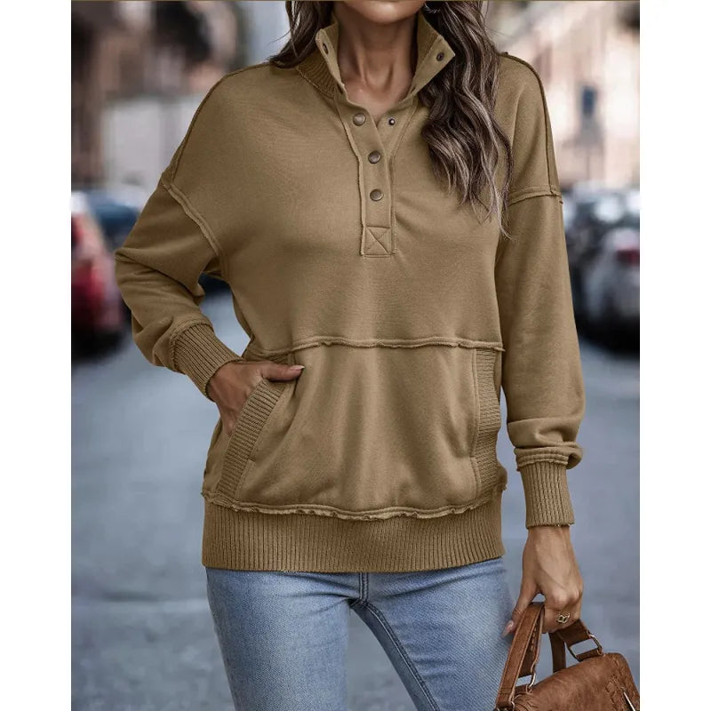 Pull femme élégant à manches longues et boutons décoratifs. Idéal pour l'automne et l'hiver, chic et confortable.