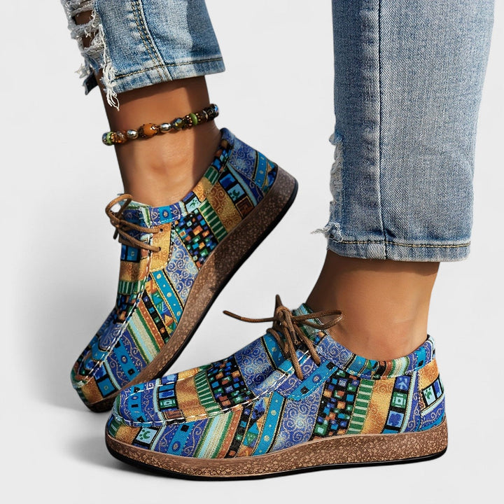 Détail baskets femme respirantes, chaussures confort légères, idéales pour la marche et un soutien orthopédique doux.
