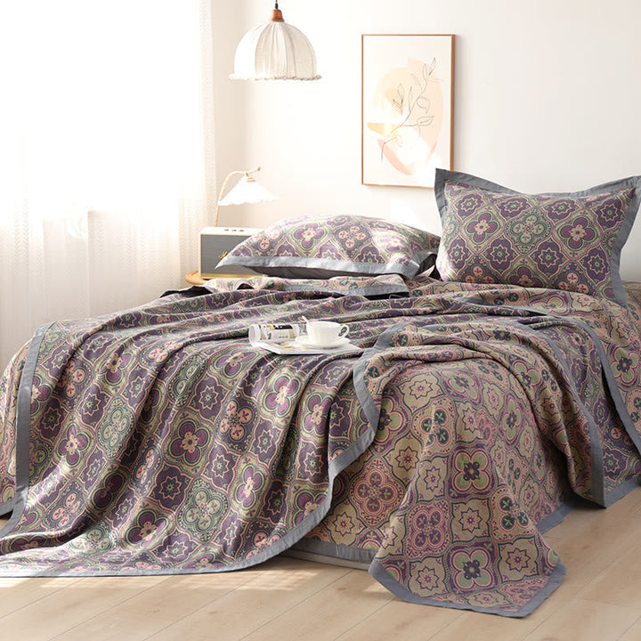Couette coton réversible à motifs mandala complexes, parfait pour rehausser le style de votre chambre à coucher.