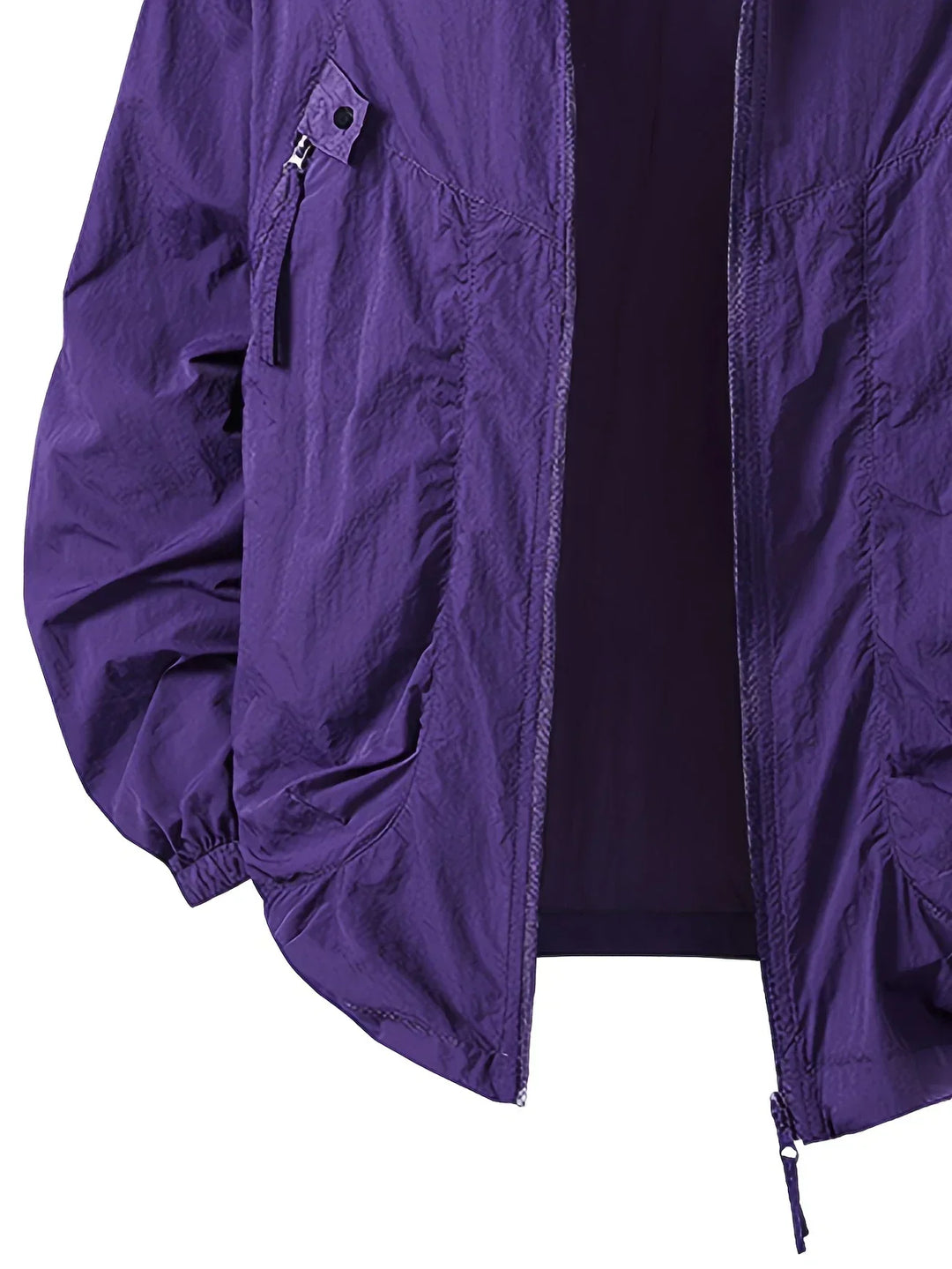 Veste décontractée et robuste avec capuche, parfaite pour l'exploration urbaine et naturelle.