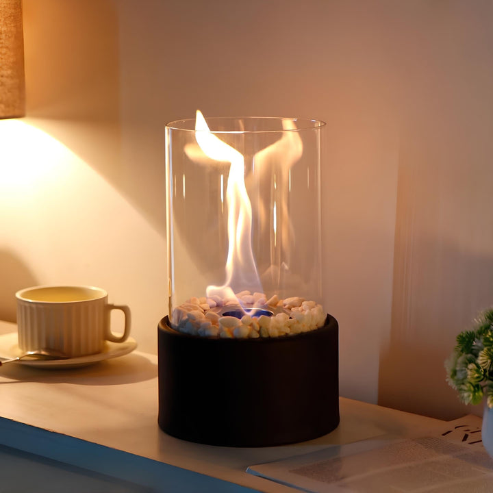 Décoration intérieure: lampe à huile en verre et métal, parfaite pour une ambiance cosy.