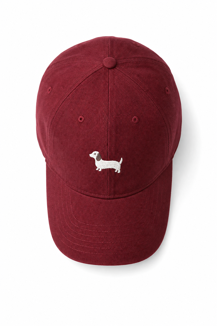 Chapeau casquette femme en coton respirant, broderie teckel, ajustable pour un confort maximal.