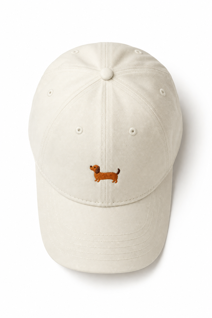 Casquette femme en coton brodé teckel, style élégant et décontracté, ajustable.