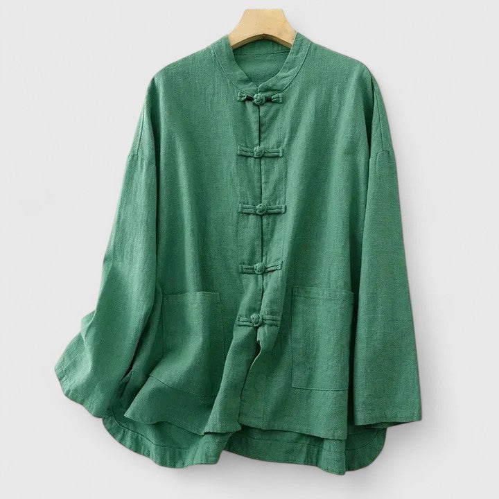 Chemisier femme chic et confortable, coupe fluide. Idéal pour un look élégant décontracté en toute saison.