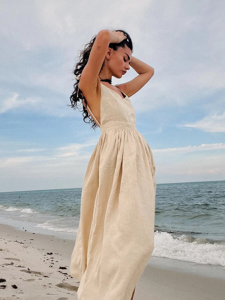 Robe maxi d'été élégante femme, coupe évasée, sans manches et dos nu. Confort mode estivale.
