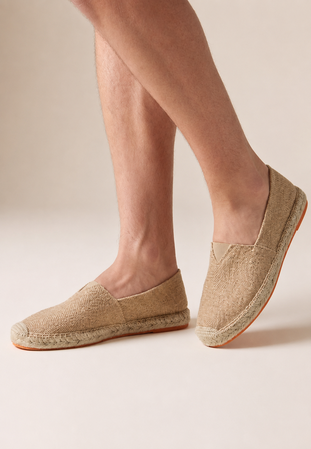 Espadrilles homme marron élégantes, chaussures d'été décontractées et confortables pour un style estival tendance.