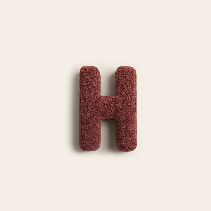 Coussin personnalisé lettre I, apporte du style à votre chambre.
