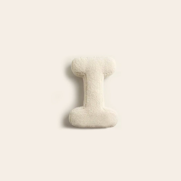Coussin décoratif alphabet J, design moderne pour tout intérieur.