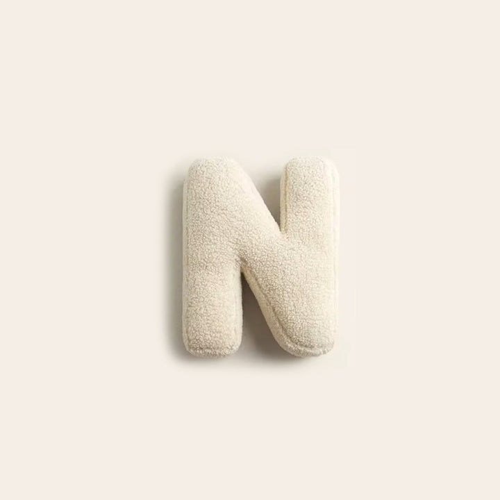 Coussin personnalisé O, idéal pour ajouter du style à votre chambre.