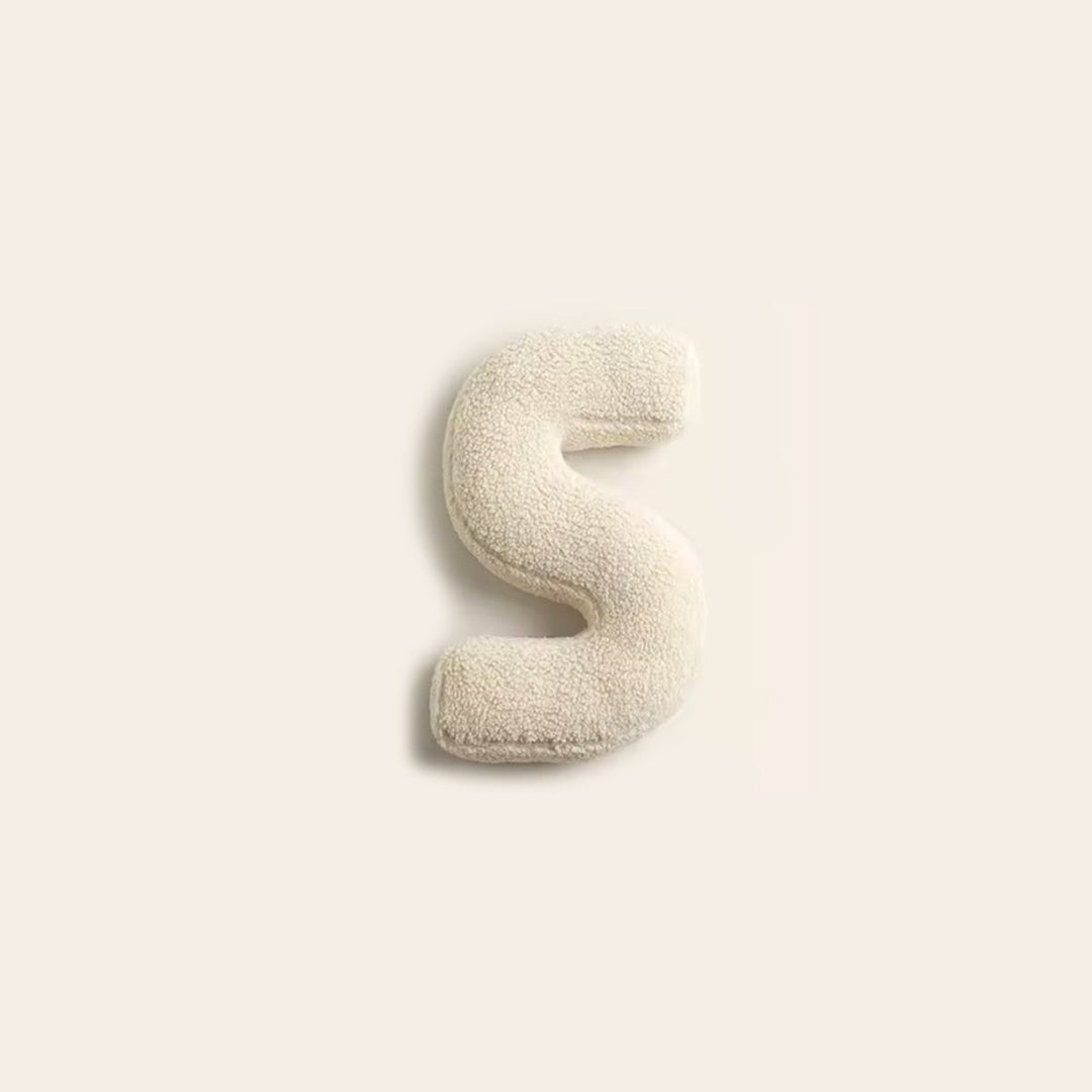 Coussin alphabet S, pour une touche de design dans votre intérieur.