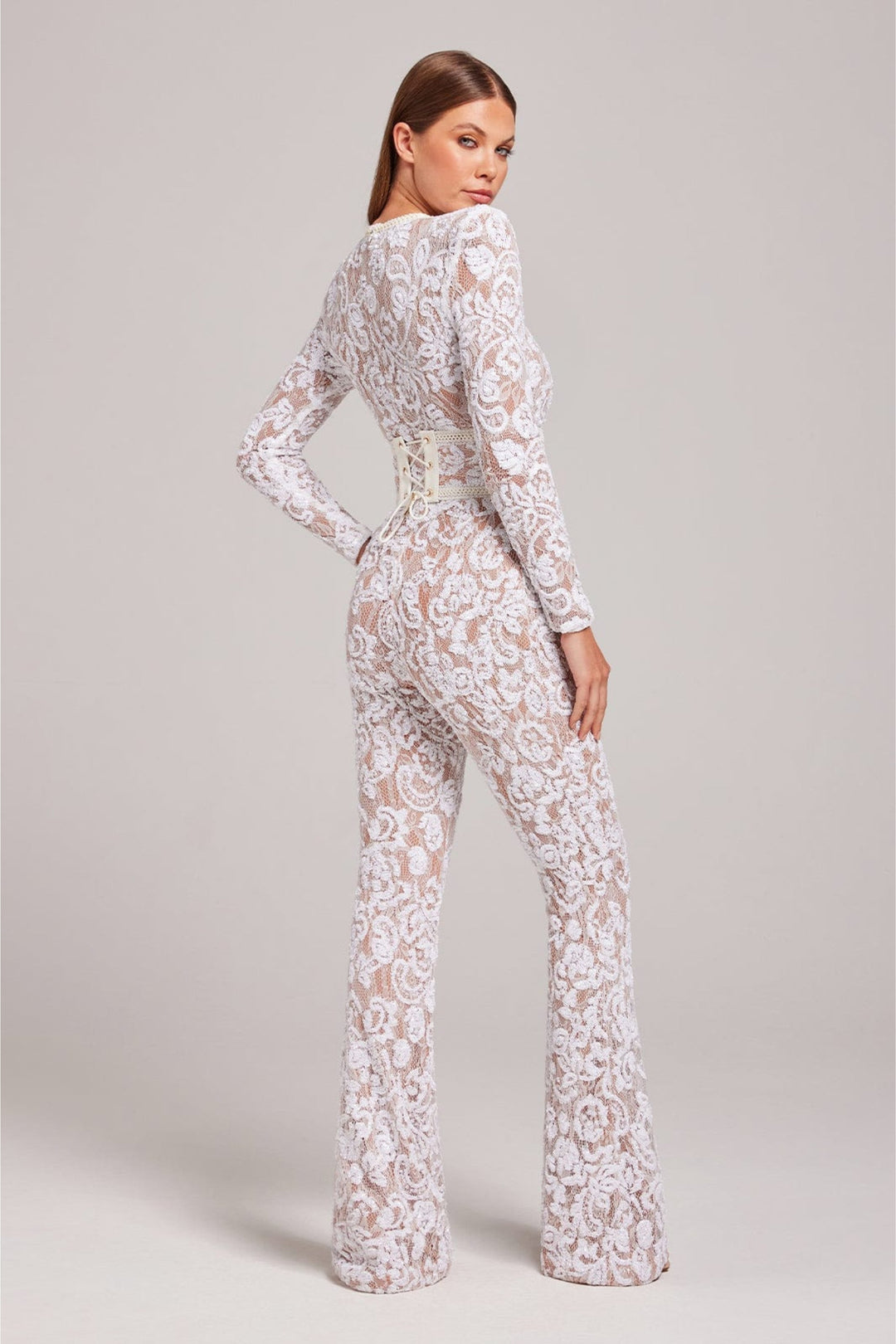 Combinaison soirée femme chic et confortable, décolleté en V. Idéale pour toutes vos occasions spéciales.