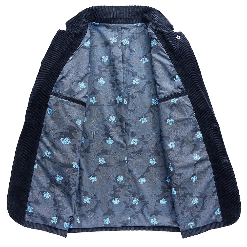Homme en blazer élégant bleu marine, veste parfaite pour le bureau ou événement formel. Style chic.