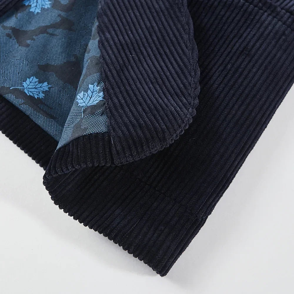 Blazer homme classique, coupe élégante, idéal pour un look chic au bureau ou décontracté polyvalent.