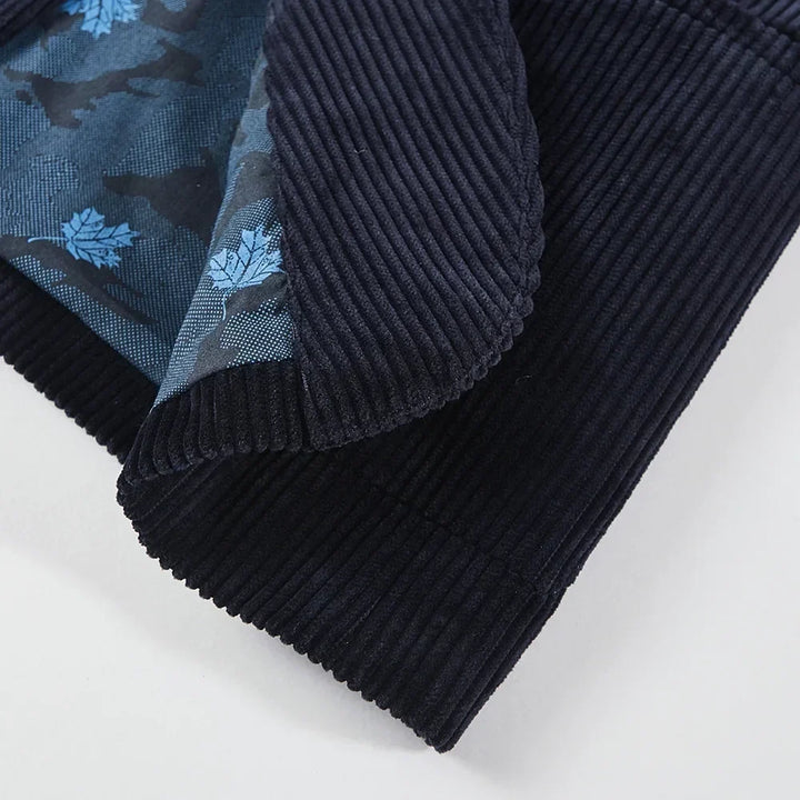 Blazer homme classique, coupe élégante, idéal pour un look chic au bureau ou décontracté polyvalent.