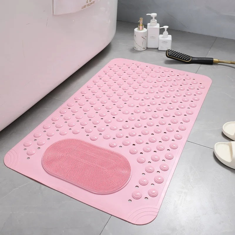 Tapis de douche gris en PVC avec picots antidérapants et zone de gommage, parfait pour une douche sécurisée et propre.