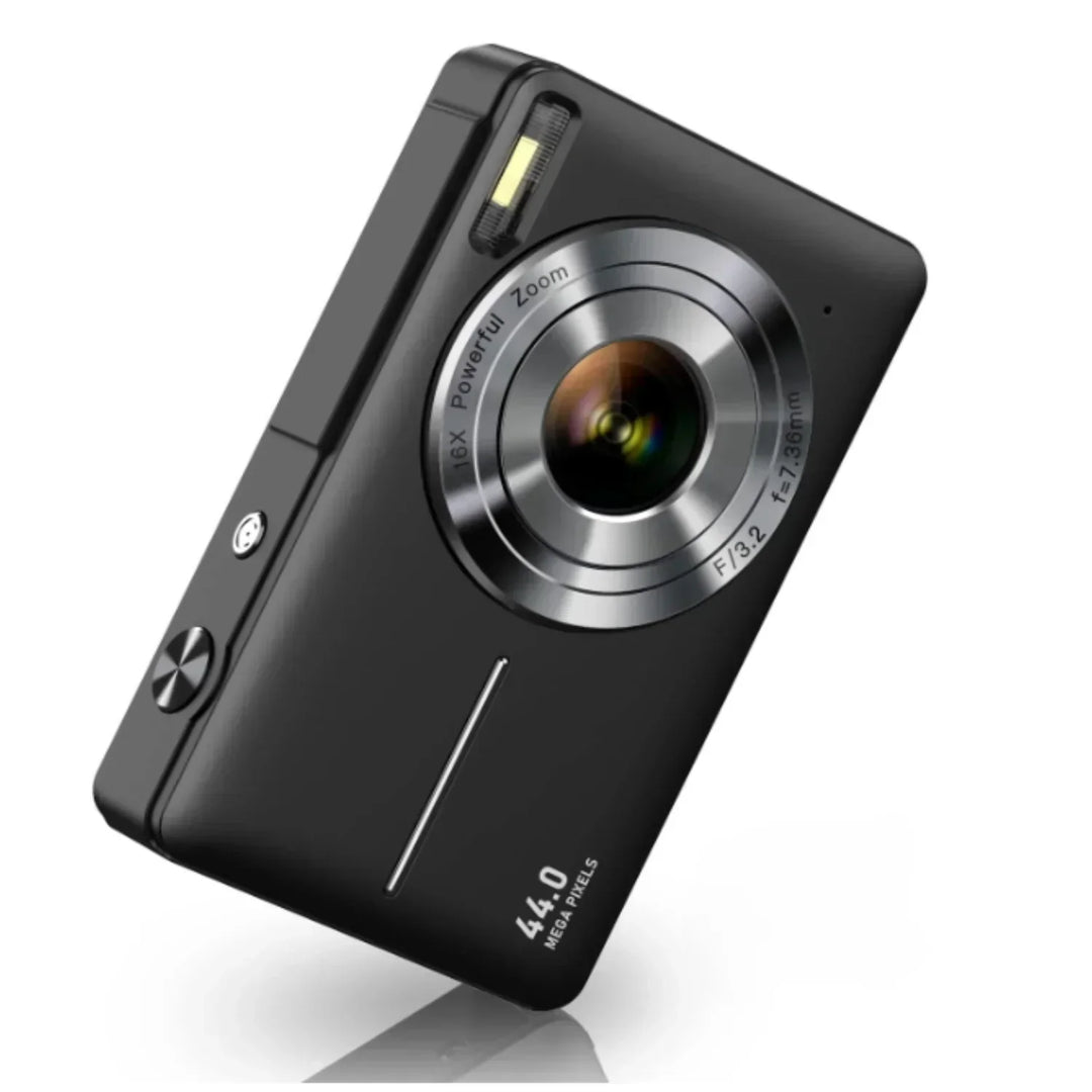 Caméra numérique rétro avec un look vintage, parfaite pour des photos de voyage et des souvenirs instantanés.