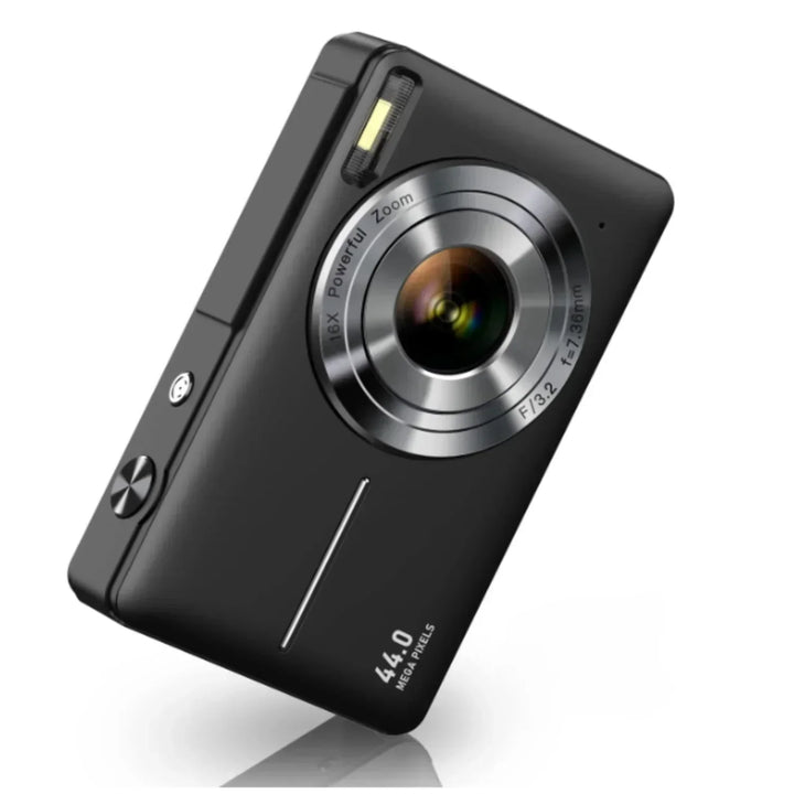 Caméra numérique rétro avec un look vintage, parfaite pour des photos de voyage et des souvenirs instantanés.
