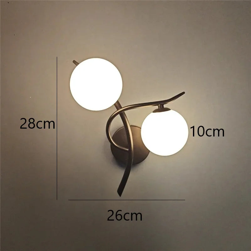 Éclairage LED mural scandinave moderne, avec deux sphères élégantes, parfait pour décoration intérieure design.